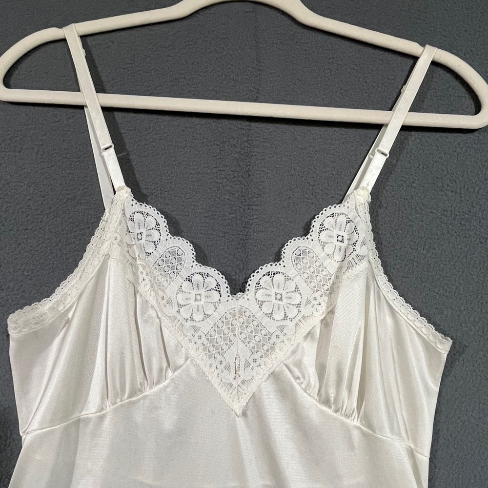 Vintage Full Slip Women Size 32 Ivory Lace Trim V-Neck Lingerie USA Made 6439 - Picture 2 of 11